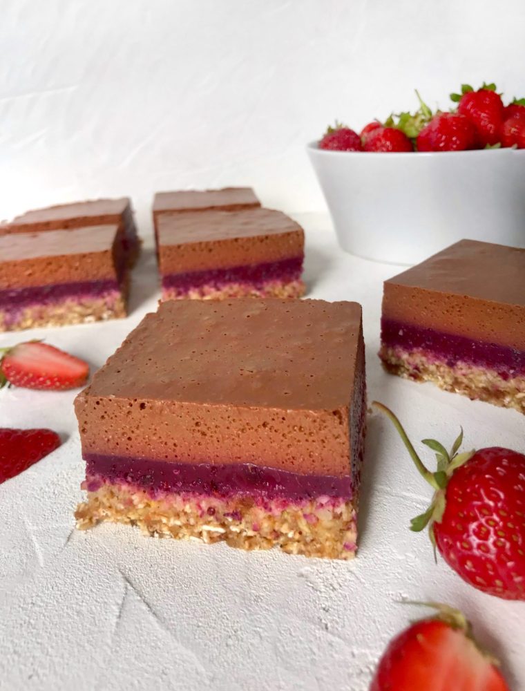 Vegan chocolate mousse & berry slices